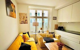 Downtown Free Parking Cozy Apartment